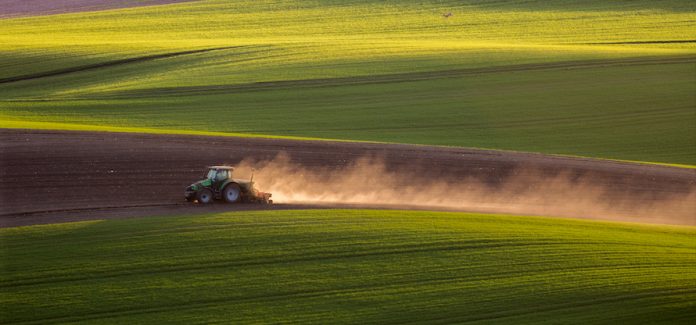 tractor-agricultura-câmp