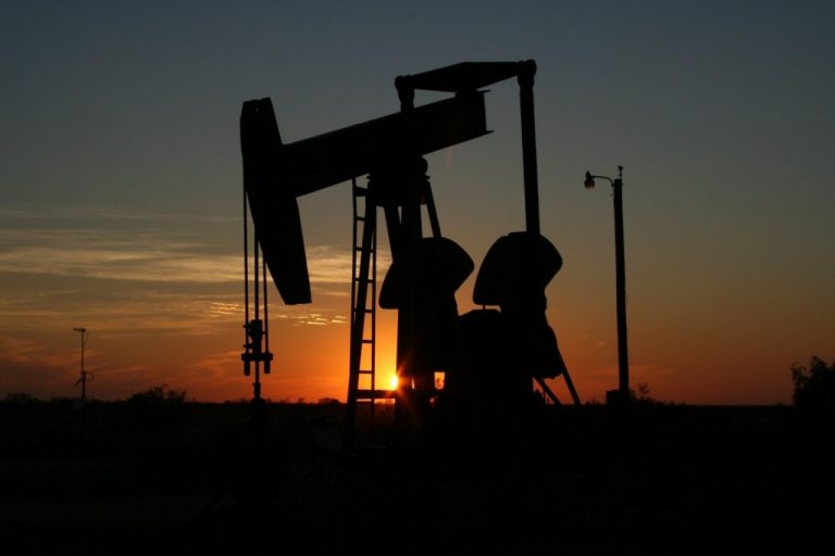 Prețurile petrolului brut încep să scadă pentru prima dată în ultimele șase zile